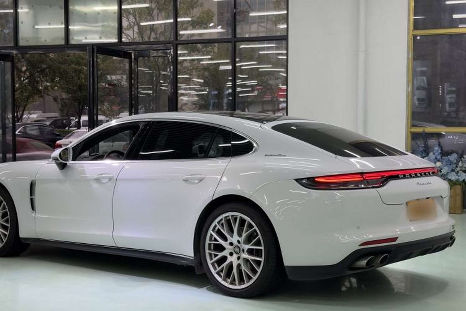 Used Porsche Panamera 2022 Panamera 4 Executive Extended Platinum Edition 2.9T Exterior 5