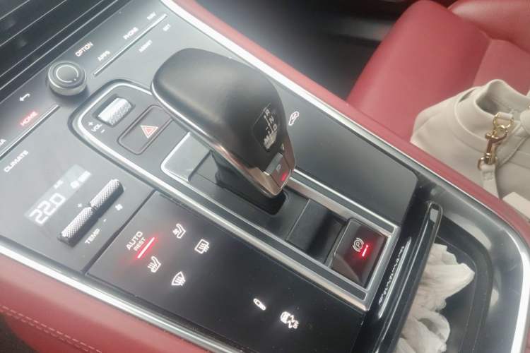 Used Porsche Panamera 2022 Panamera Executive Long Wheelbase Platinum Edition 2.9T Gear Lever