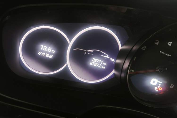 Used Porsche Panamera 2022 Panamera 2.9T Odometer Close Up