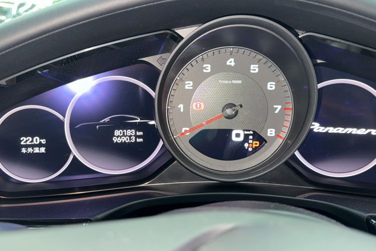 Used Porsche Panamera 2022 Panamera 2.9T Odometer Close Up