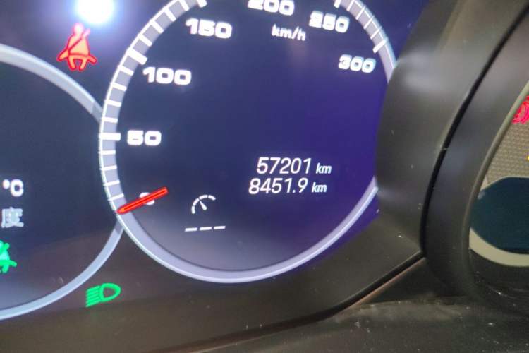 Used Porsche Panamera 2022 Panamera 2.9T Odometer Close Up