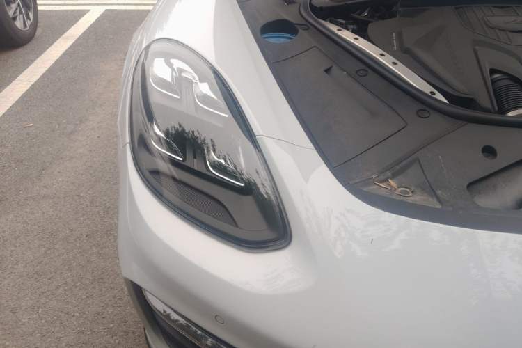 Used Porsche Panamera 2022 Panamera Executive Long Wheelbase Platinum Edition 2.9T Right Front Headlight