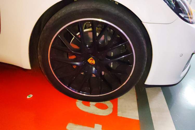 Used Porsche Panamera 2022 Panamera 4 Executive Long Wheelbase 2.9T Right Front Wheel Hub