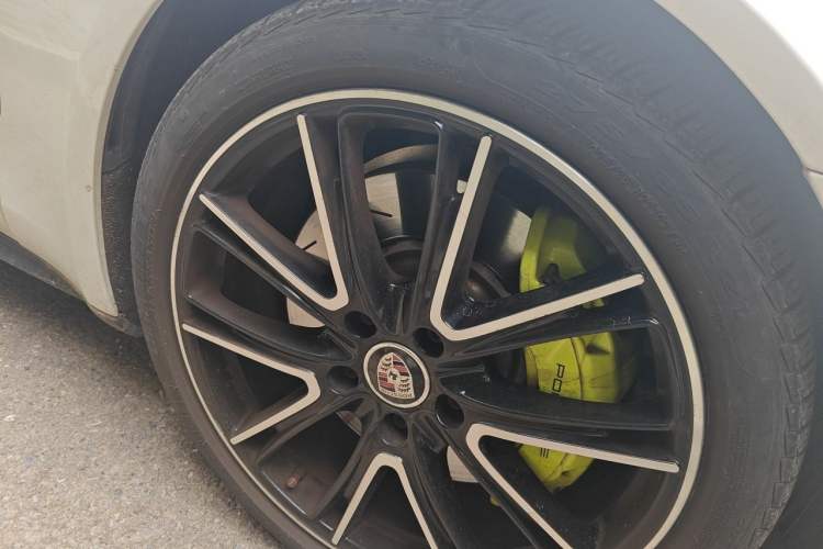 Used Porsche Panamera 2022 Panamera 4 E-Hybrid Platinum Edition 2.9T Right Front Wheel Hub