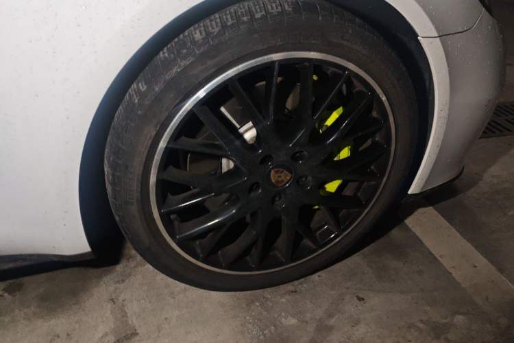 Used Porsche Panamera 2022 Panamera 4 E-Hybrid Platinum Edition 2.9T Right Front Wheel Hub