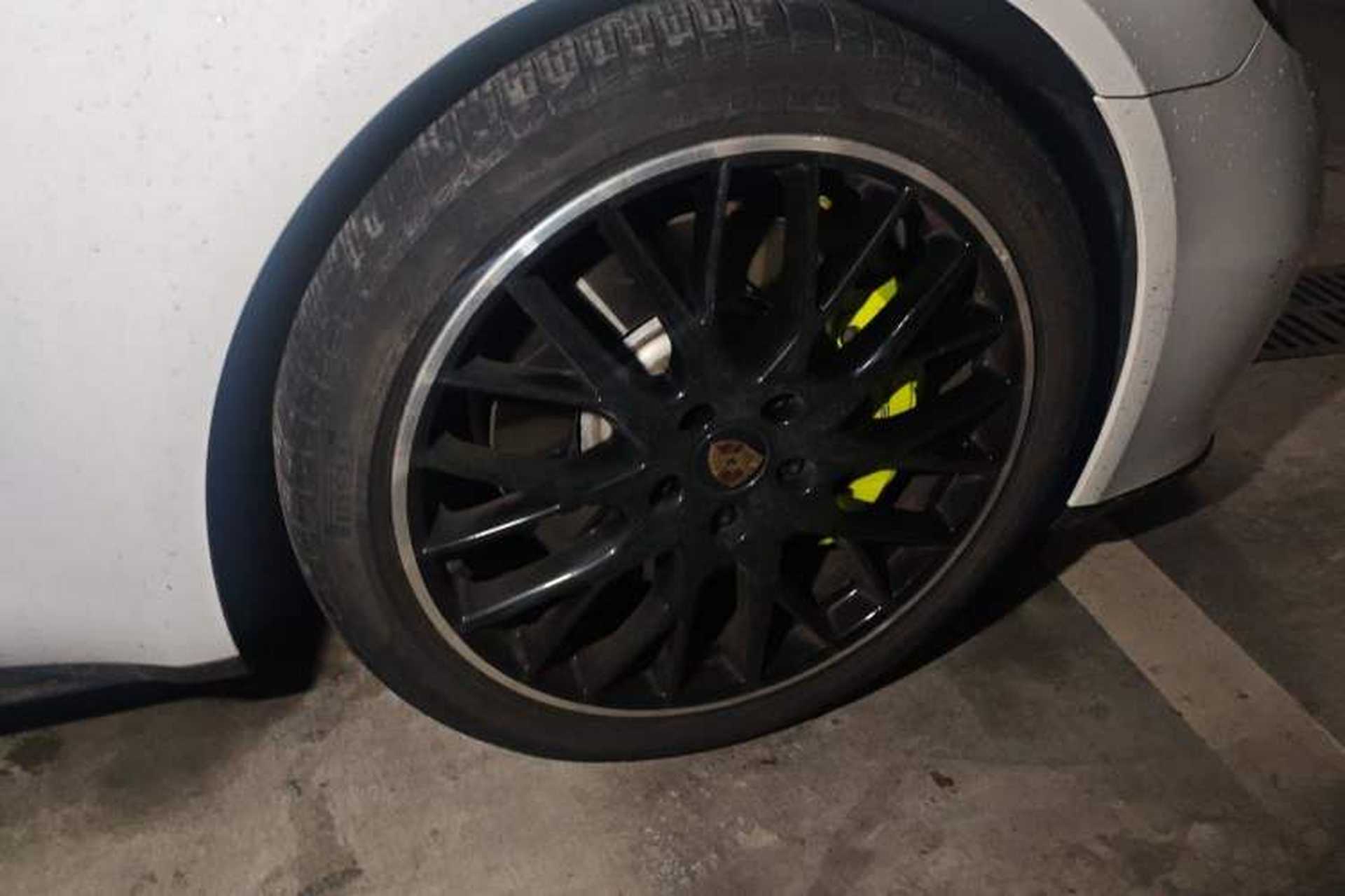 Used Porsche Panamera 2022 Panamera 4 E-Hybrid Platinum Edition 2.9T Right Front Wheel Hub