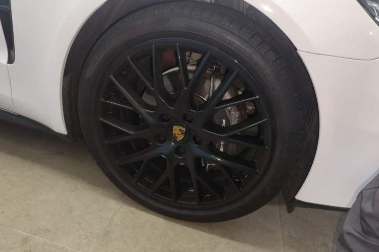 Used Porsche Panamera 2022 Panamera 4 Executive Long Wheelbase 2.9T Right Front Wheel Hub