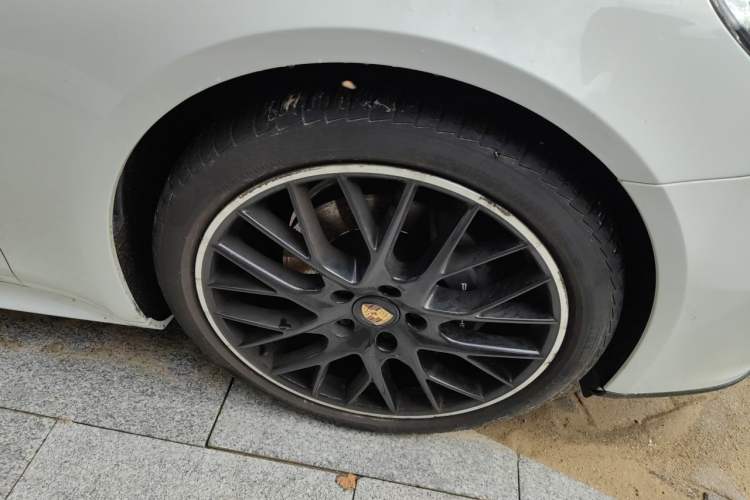 Used Porsche Panamera 2022 Panamera Executive Long Wheelbase Platinum Edition 2.9T Right Front Wheel Hub