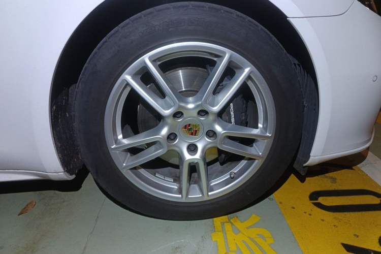 Used Porsche Panamera 2022 Panamera 2.9T Right Front Wheel Hub