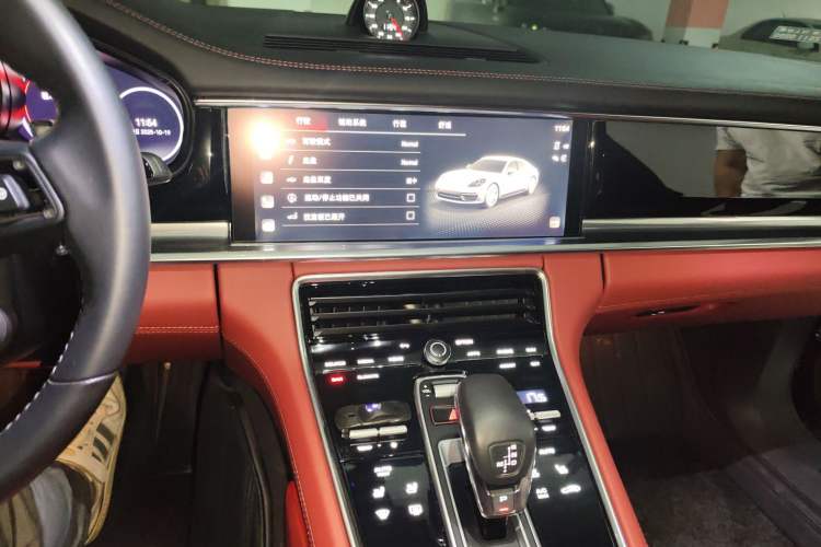 Used Porsche Panamera 2023-Year Restyled Panamera Executive Extended Platinum Edition 2.9T Audio And AC Panel
