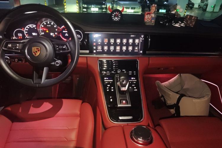 Used Porsche Panamera 2023 Facelifted Panamera 2.9T Platinum Edition Center Console