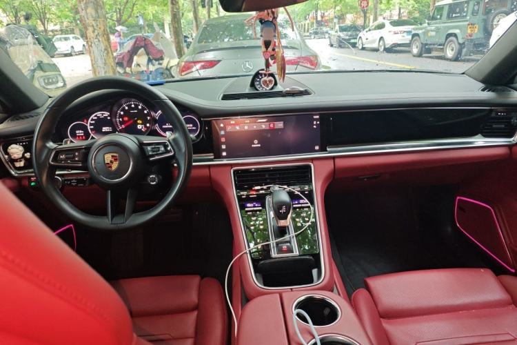 Used Porsche Panamera 2023 Facelifted Panamera 2.9T Platinum Edition Center Console