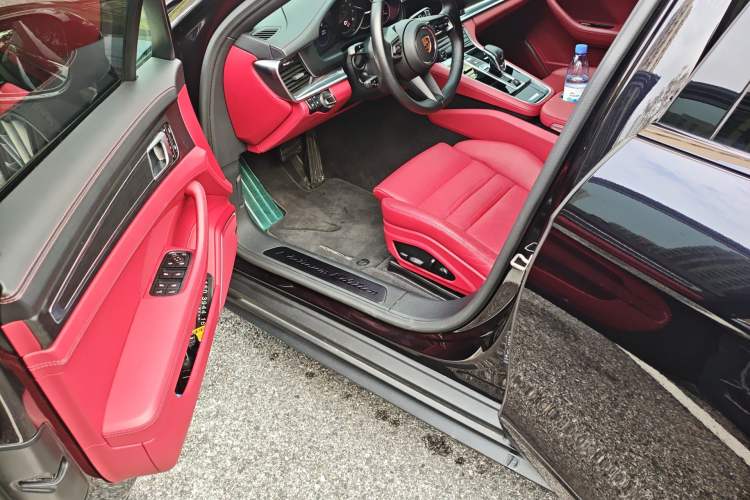 Used Porsche Panamera 2023 Facelifted Panamera 2.9T Platinum Edition Driver Seat