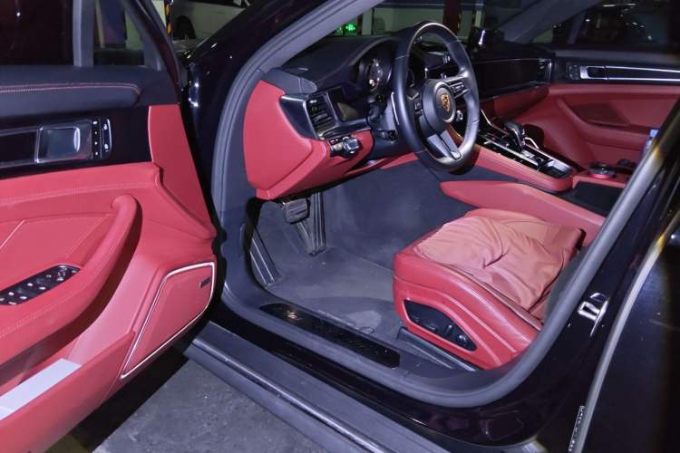Used Porsche Panamera 2023 Restyled Panamera 4 Executive Extended Platinum Edition 2.9T Driver Seat