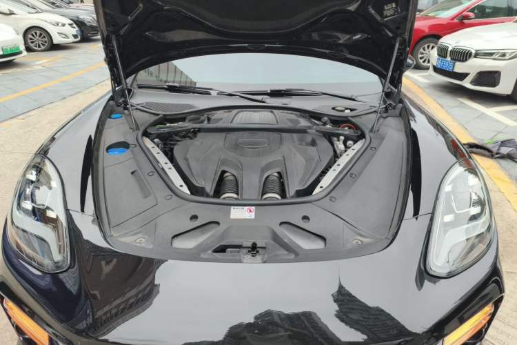 Used Porsche Panamera 2023-Year Restyled Panamera Executive Extended Platinum Edition 2.9T Engine Bay