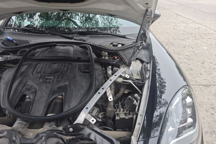Used Porsche Panamera 2023 Panamera 2.9T Engine Bay Left