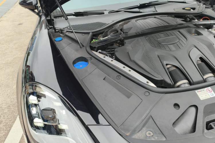 Used Porsche Panamera 2023-Year Restyled Panamera Executive Extended Platinum Edition 2.9T Engine Bay Right