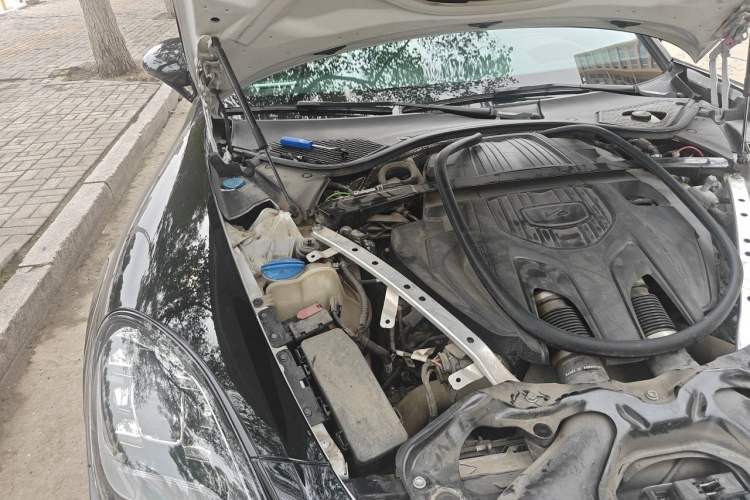 Used Porsche Panamera 2023 Panamera 2.9T Engine Bay Right