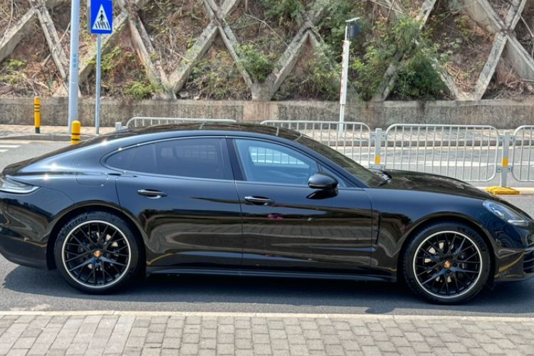 Used Porsche Panamera 2023 Facelifted Panamera 2.9T Platinum Edition Exterior 3