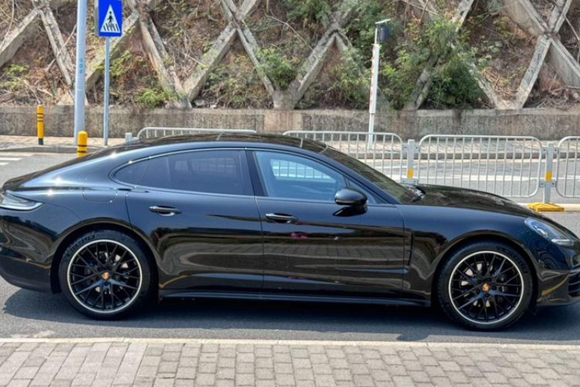 Used Porsche Panamera 2023 Facelifted Panamera 2.9T Platinum Edition Exterior 3