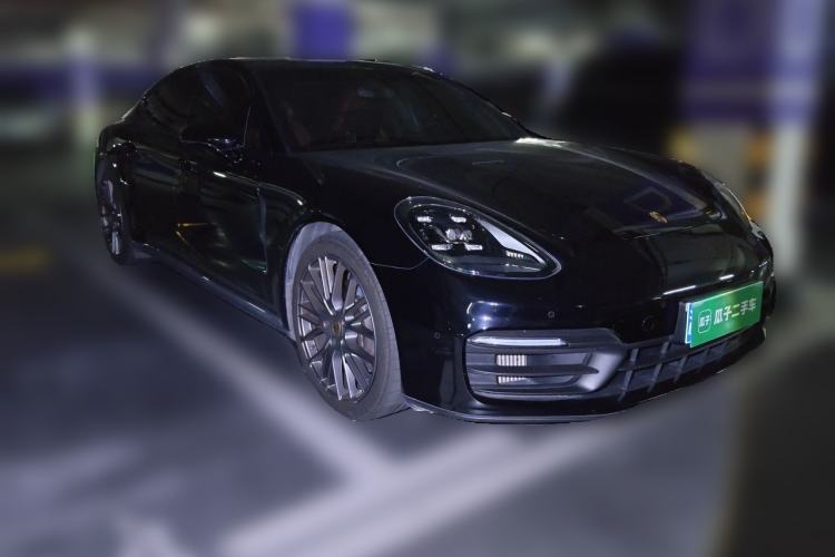 Used Porsche Panamera 2023 Restyled Panamera 4 Executive Extended Platinum Edition 2.9T Front Right 45 Deg
