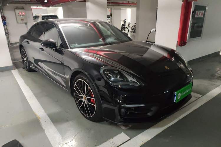 Used Porsche Panamera 2023-Year Restyled Panamera Executive Extended Platinum Edition 2.9T Front Right 45 Deg