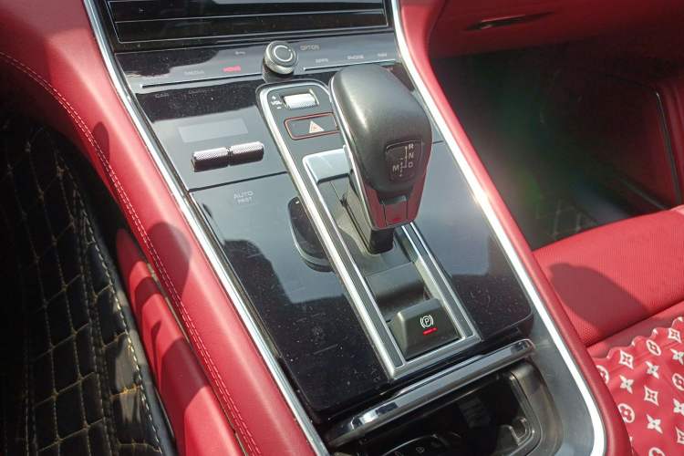Used Porsche Panamera 2023 Facelifted Panamera 2.9T Platinum Edition Gear Lever