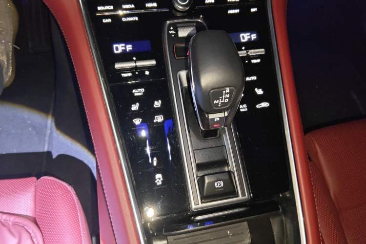 Used Porsche Panamera 2023 Restyled Panamera 4 Executive Extended Platinum Edition 2.9T Gear Lever