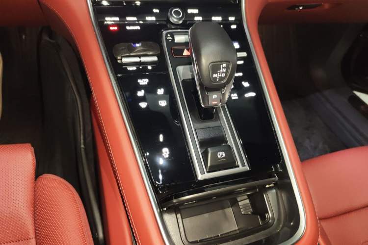 Used Porsche Panamera 2023-Year Restyled Panamera Executive Extended Platinum Edition 2.9T Gear Lever