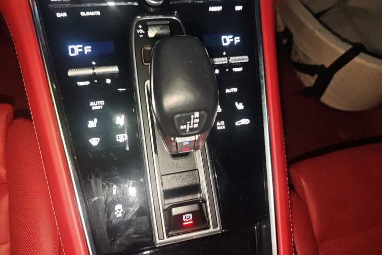Used Porsche Panamera 2023 Facelifted Panamera 2.9T Platinum Edition Gear Lever