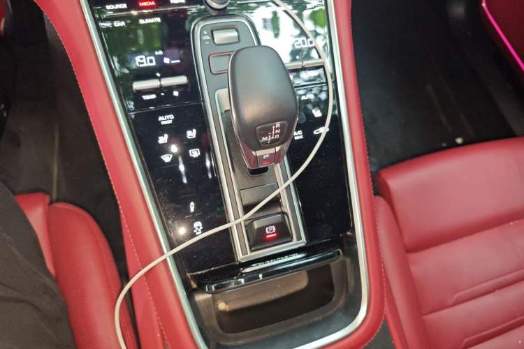 Used Porsche Panamera 2023 Facelifted Panamera 2.9T Platinum Edition Gear Lever