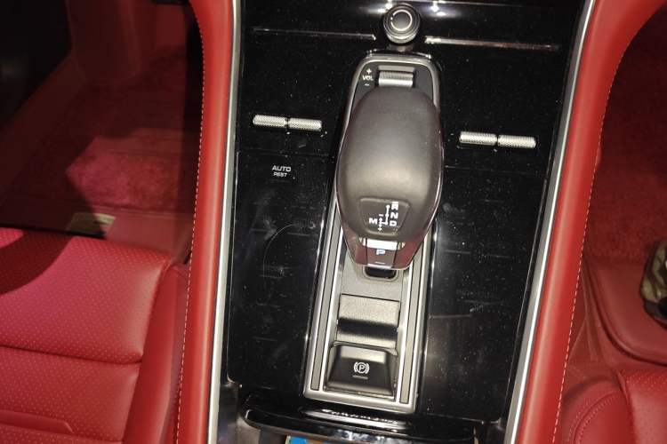 Used Porsche Panamera 2023 Panamera Executive Long Wheelbase 2.9T Gear Lever