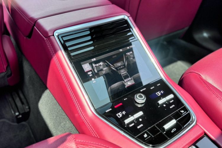 Used Porsche Panamera 2023 Facelifted Panamera 2.9T Platinum Edition Interior 8