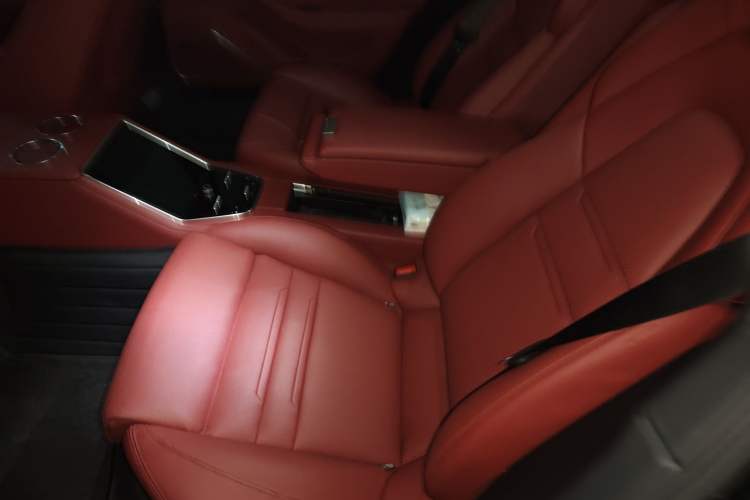 Used Porsche Panamera 2023-Year Restyled Panamera Executive Extended Platinum Edition 2.9T Left Rear Seat