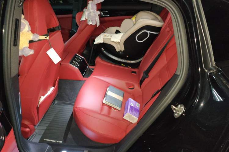 Used Porsche Panamera 2023-Year Restyled Panamera 4 E-Hybrid Platinum Edition 2.9T Left Rear Seat