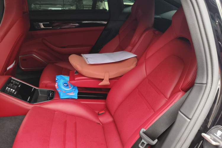 Used Porsche Panamera 2023-Year Restyled Panamera Executive Extended Platinum Edition 2.9T Left Rear Seat