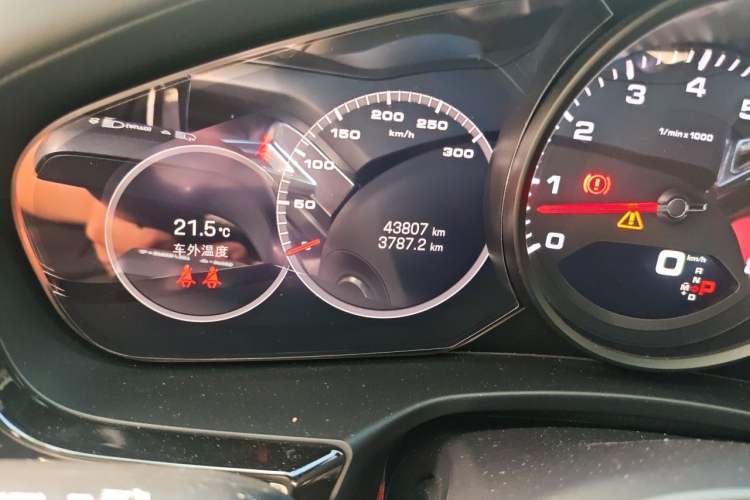 Used Porsche Panamera 2023 Panamera 2.9T Odometer Close Up