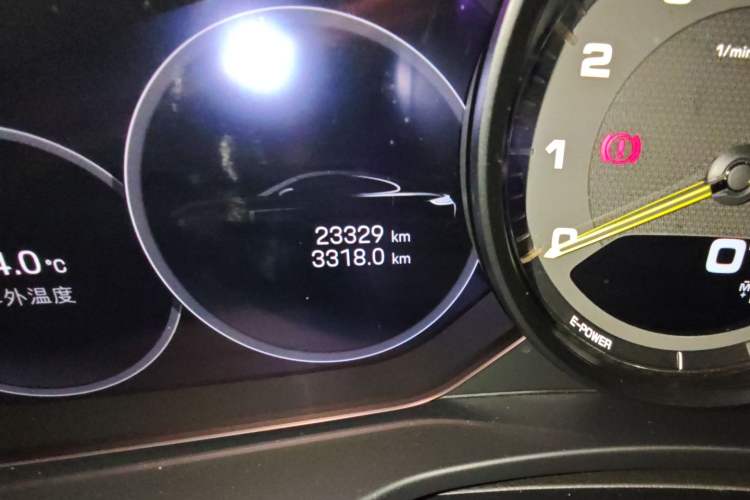 Used Porsche Panamera 2023-Year Restyled Panamera 4 E-Hybrid Platinum Edition 2.9T Odometer Close Up