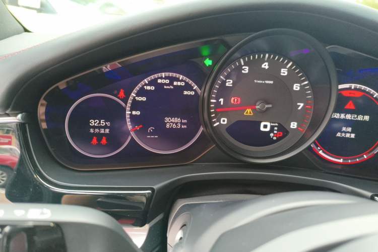 Used Porsche Panamera 2023-Year Restyled Panamera Executive Extended Platinum Edition 2.9T Odometer Close Up