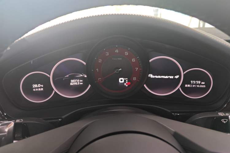 Used Porsche Panamera 2023 Panamera 4 Sport Turismo 2.9T Odometer Close Up