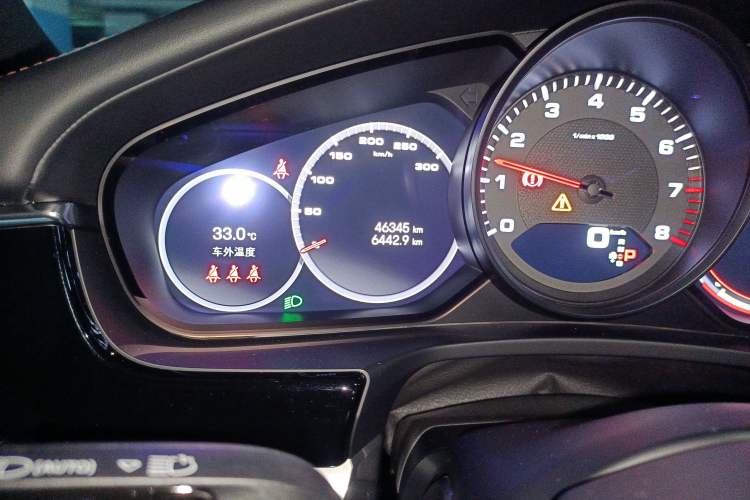 Used Porsche Panamera 2023 Panamera 4 Sport Turismo 2.9T Odometer Close Up