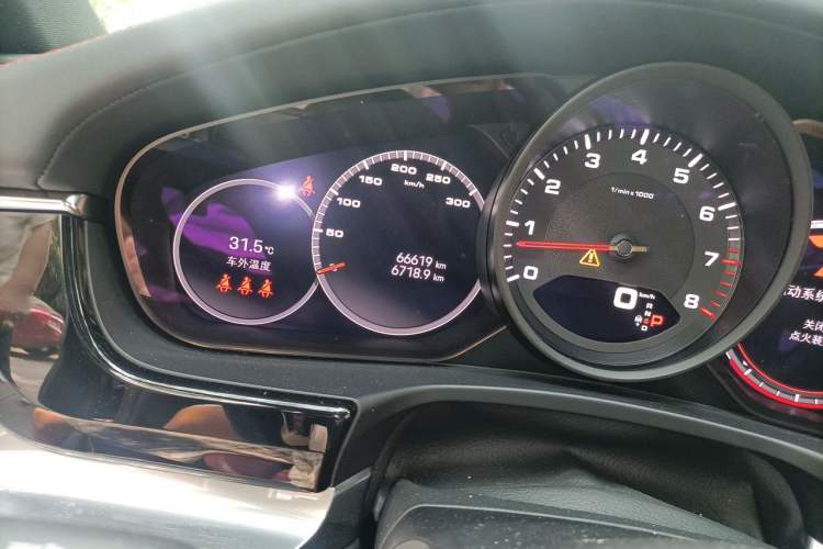 Used Porsche Panamera 2023 Panamera 4 Sport Turismo 2.9T Odometer Close Up