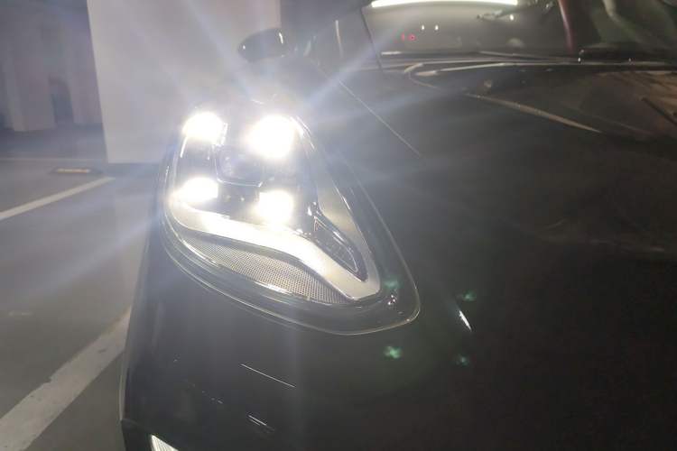 Used Porsche Panamera 2023-Year Restyled Panamera Executive Extended Platinum Edition 2.9T Right Front Headlight