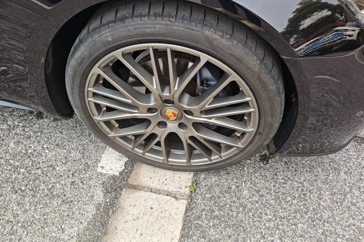 Used Porsche Panamera 2023 Facelifted Panamera 2.9T Platinum Edition Right Front Wheel Hub