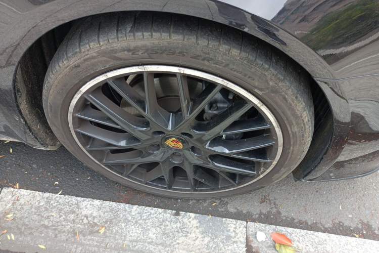 Used Porsche Panamera 2023 Facelifted Panamera 2.9T Platinum Edition Right Front Wheel Hub