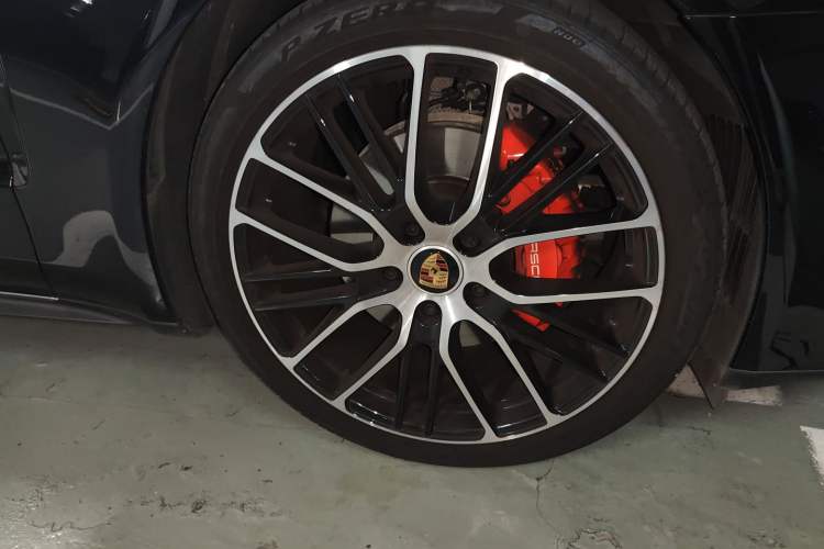 Used Porsche Panamera 2023-Year Restyled Panamera Executive Extended Platinum Edition 2.9T Right Front Wheel Hub
