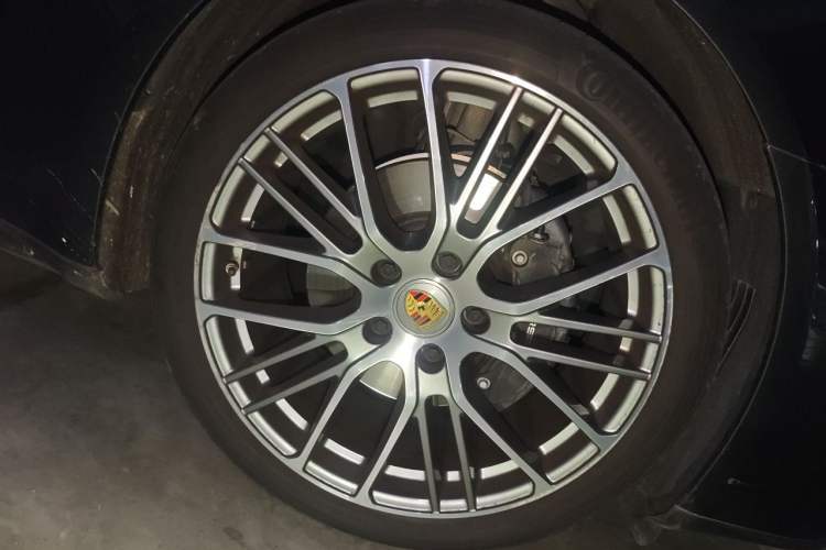 Used Porsche Panamera 2023 Facelifted Panamera 2.9T Platinum Edition Right Front Wheel Hub