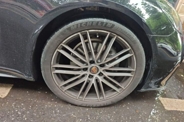 Used Porsche Panamera 2023 Facelifted Panamera 2.9T Platinum Edition Right Front Wheel Hub