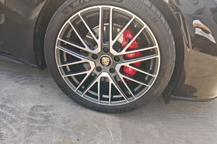 Used Porsche Panamera 2023 Panamera 2.9T Right Front Wheel Hub