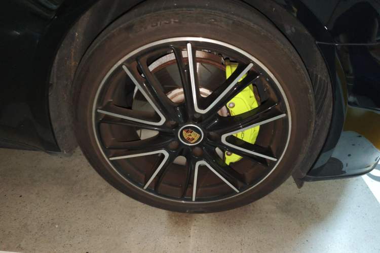 Used Porsche Panamera 2023-Year Restyled Panamera 4 E-Hybrid Platinum Edition 2.9T Right Front Wheel Hub